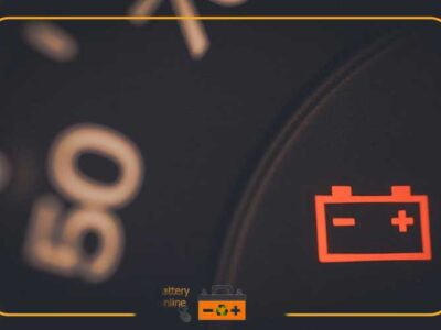 روشن شدن چراغ باطری به چه معناست؟